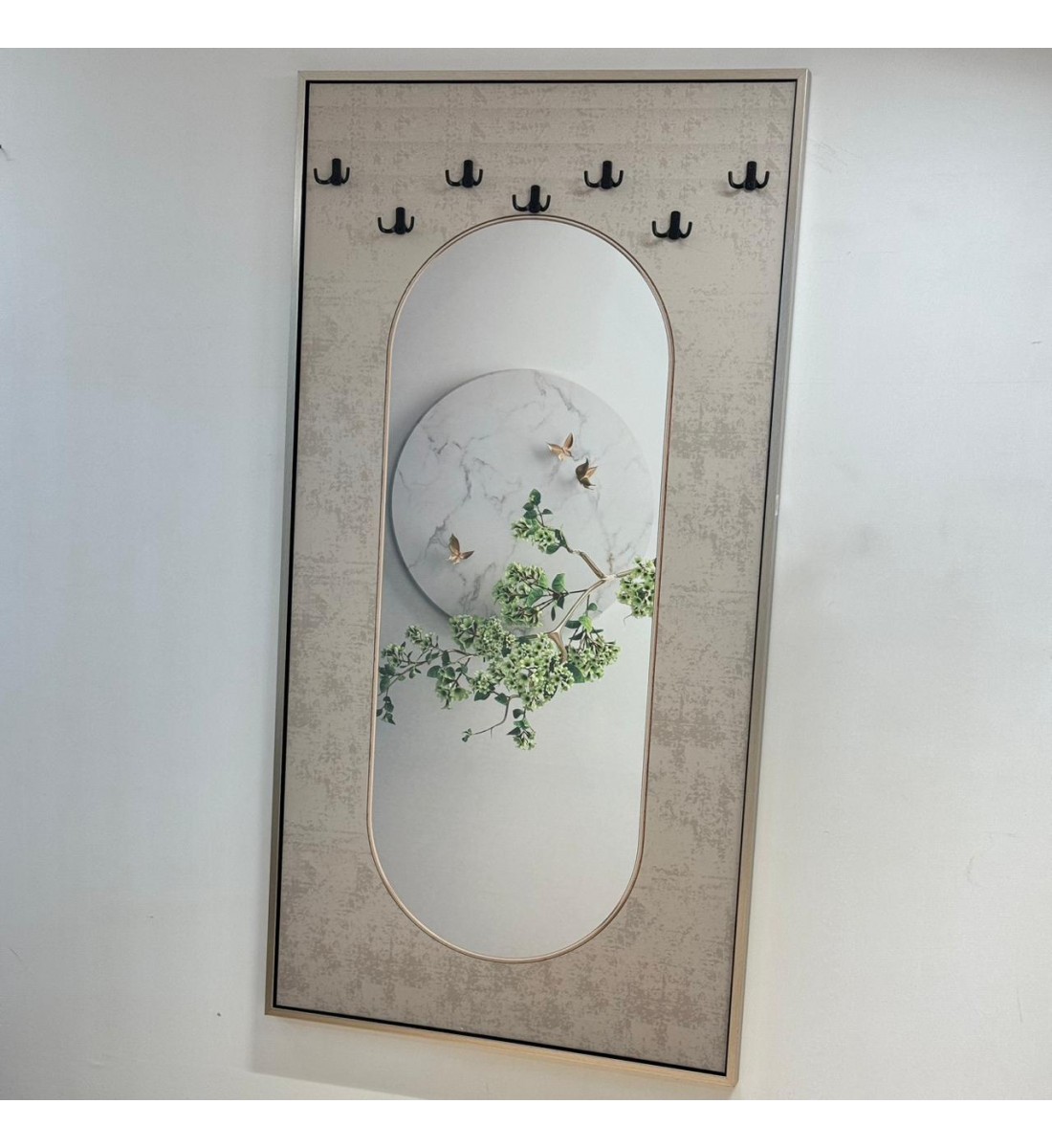 لوحة  قماش جدارية مدمجة مع علاق ملابس | مقاس 100× 190 سم