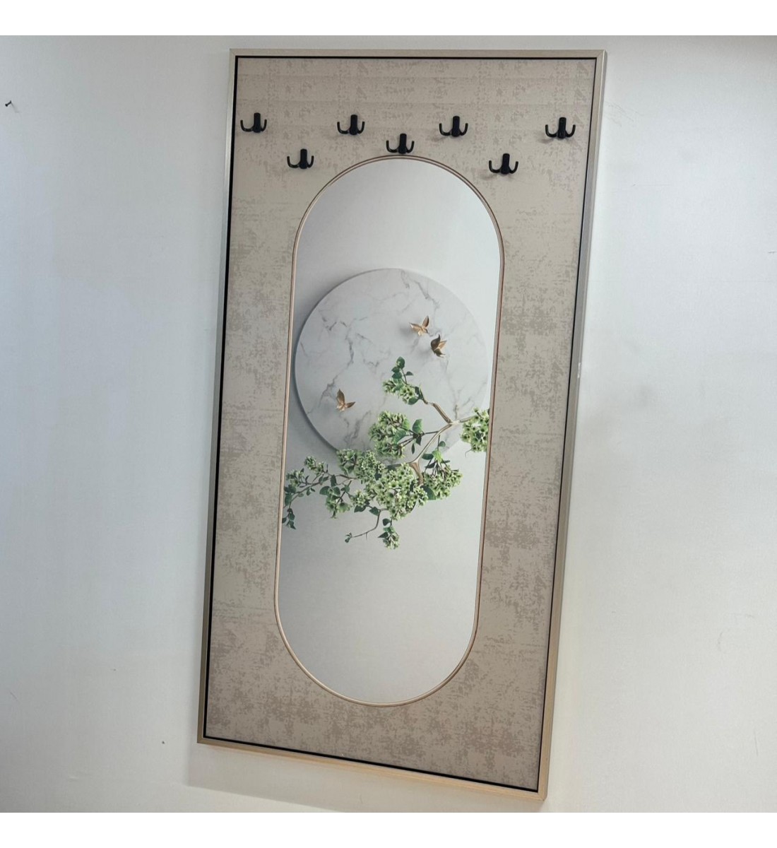 لوحة  قماش جدارية مدمجة مع علاق ملابس | مقاس 100× 190 سم