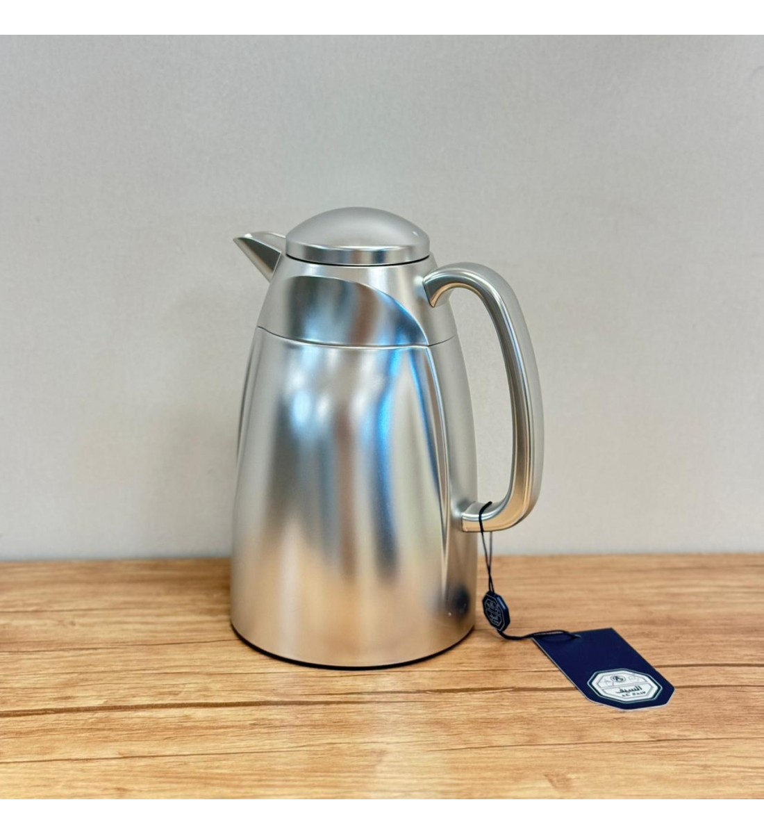 ترمس أنيق وجذاب  فضي مطفي 1لتر