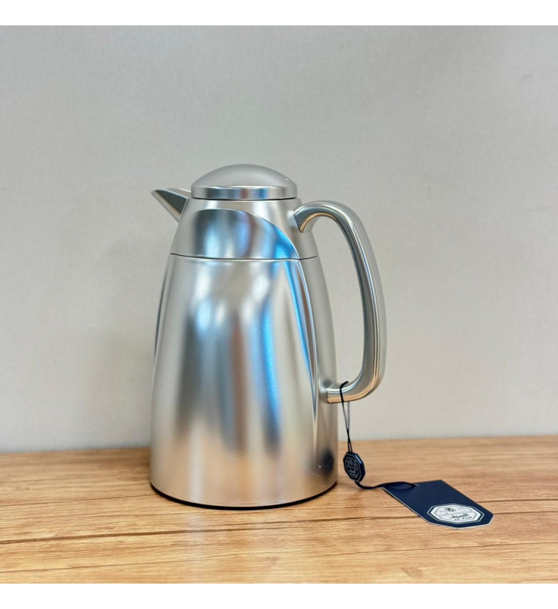 ترمس أنيق وجذاب  فضي مطفي 1لتر