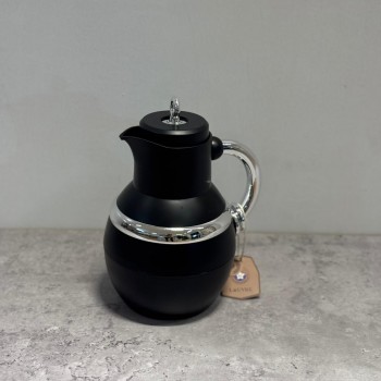 ترمس فاخر بلون اسود أنيق مزوّد بمقبض وحواف بتصميم فضي 1لتر 