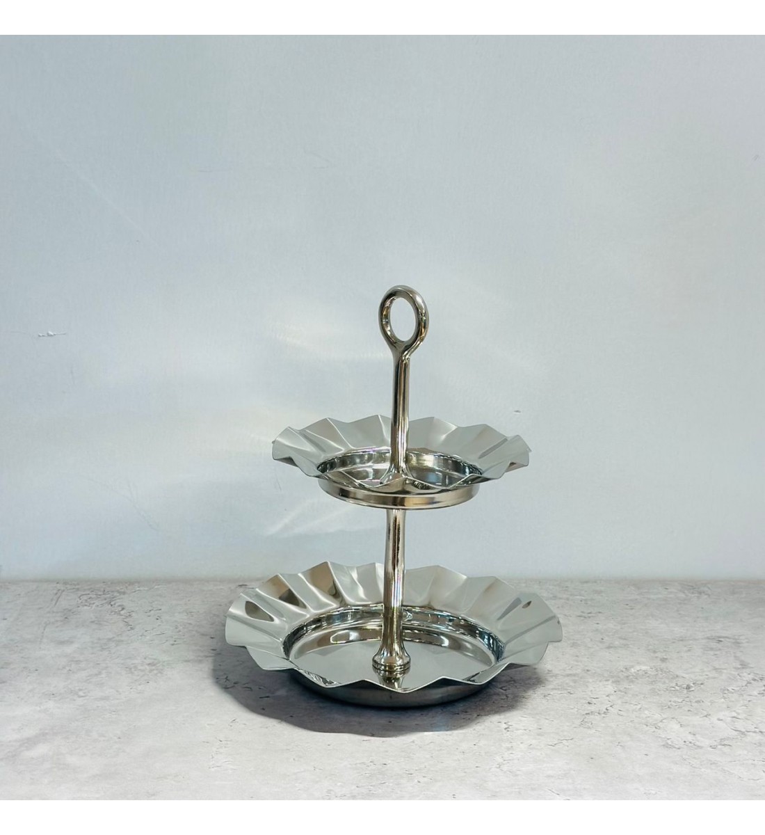 صحن تقديم معدني فاخر بتصميم فاخر 20×20×26سم صحن تقديم معدني فاخر بتصميم فاخر 20×20×26سم