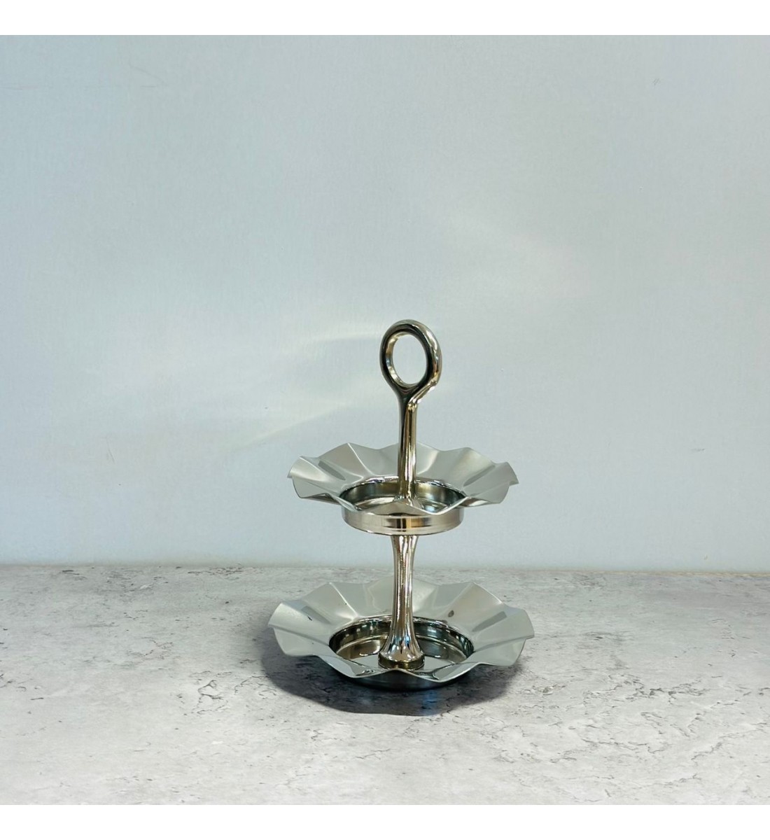 صحن تقديم معدني فاخر بتصميم فاخر 20×13×13سم صحن تقديم معدني فاخر بتصميم فاخر 20×13×13سم