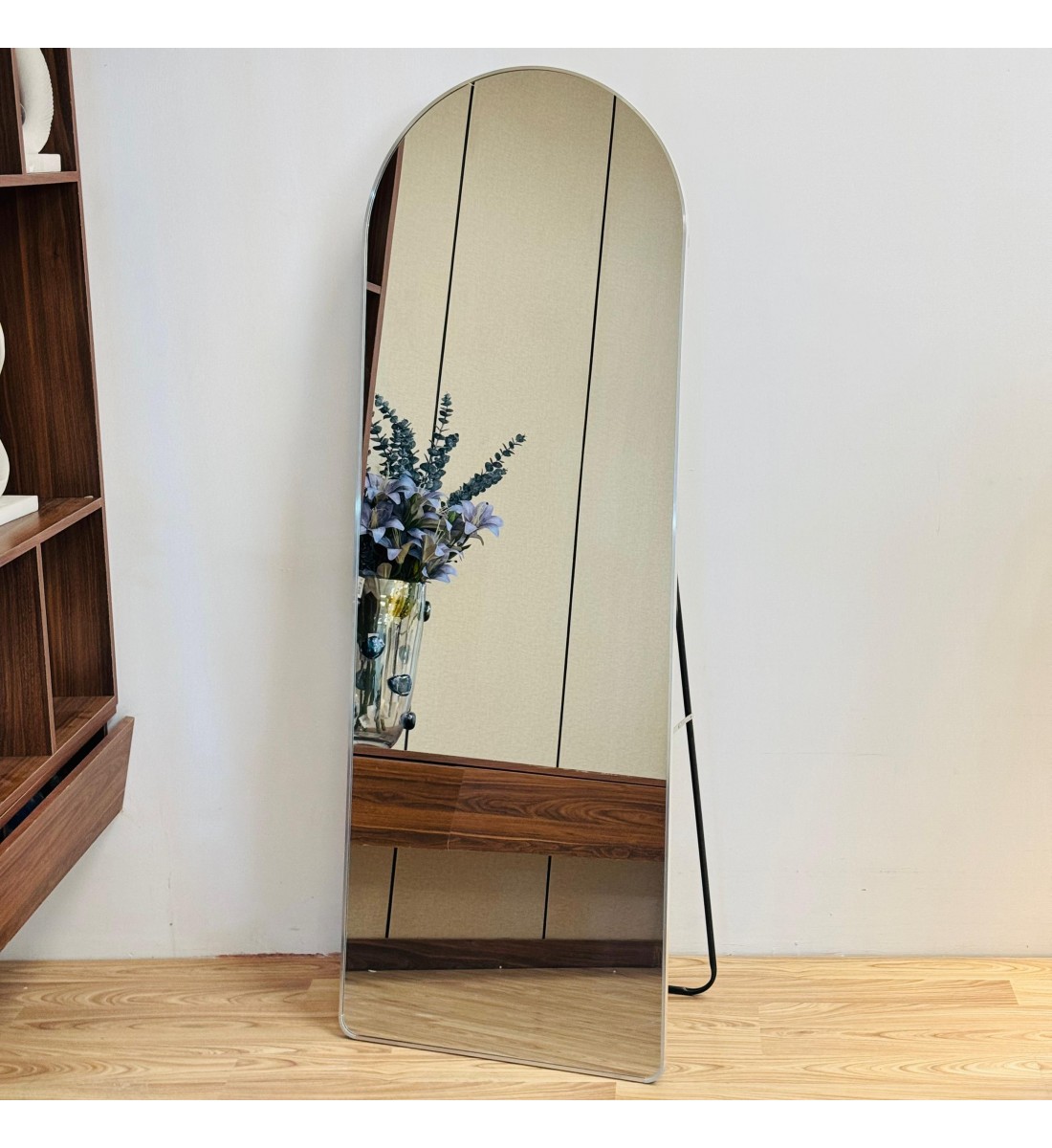 مرايا ستاند بتصميم فريد باللون فضي مقاس 162×60سم 