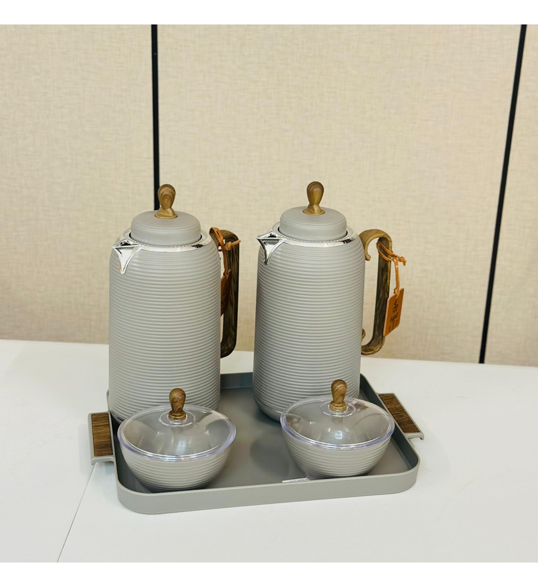 طقم ترامس شاي وقهوة راقي مع الطوفرية و2تمرية لون رصاصي  ممسك خشبي 
