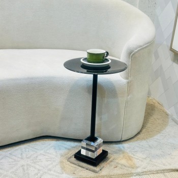  طاولة جانبية فاخرة بتصميم عصري أنيق 33×33×57سم 