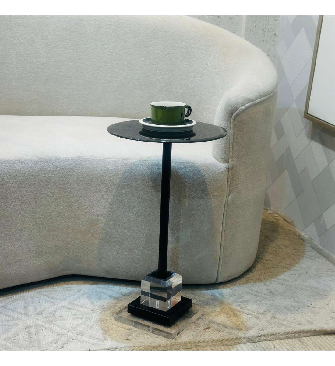  طاولة جانبية فاخرة بتصميم عصري أنيق 33×33×57سم 