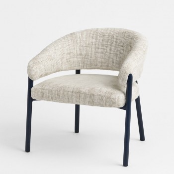 كرسي عصري أنيق بتصميم مميز يجمع بين البساطة والفخامة.