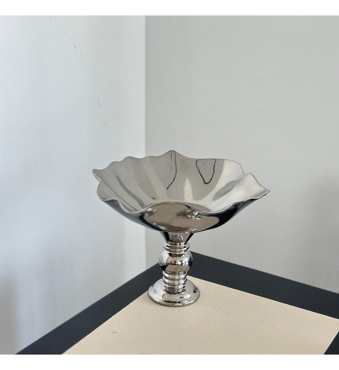 صحن تقديم سيراميك فاخر بتصميم فاخر   28×28×19سم