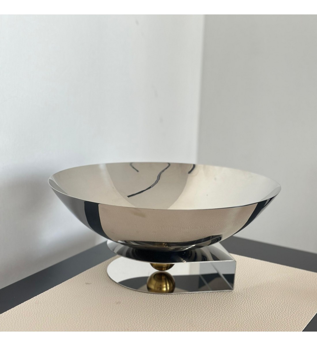 صحن تقديم معدني فاخر بتصميم فاخر 30×30×13سم 