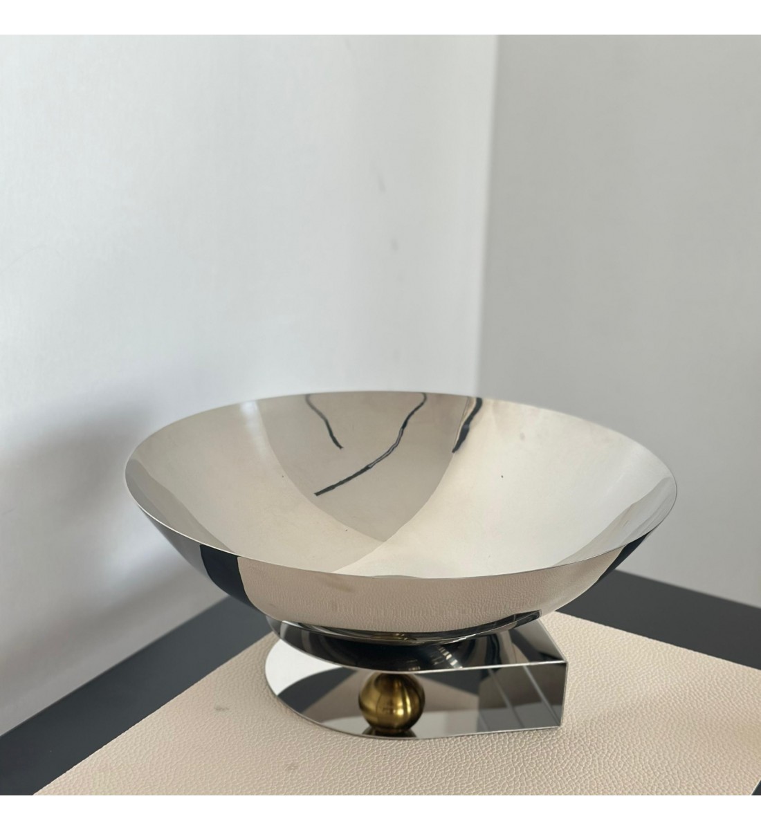 صحن تقديم معدني فاخر بتصميم فاخر 30×30×13سم 