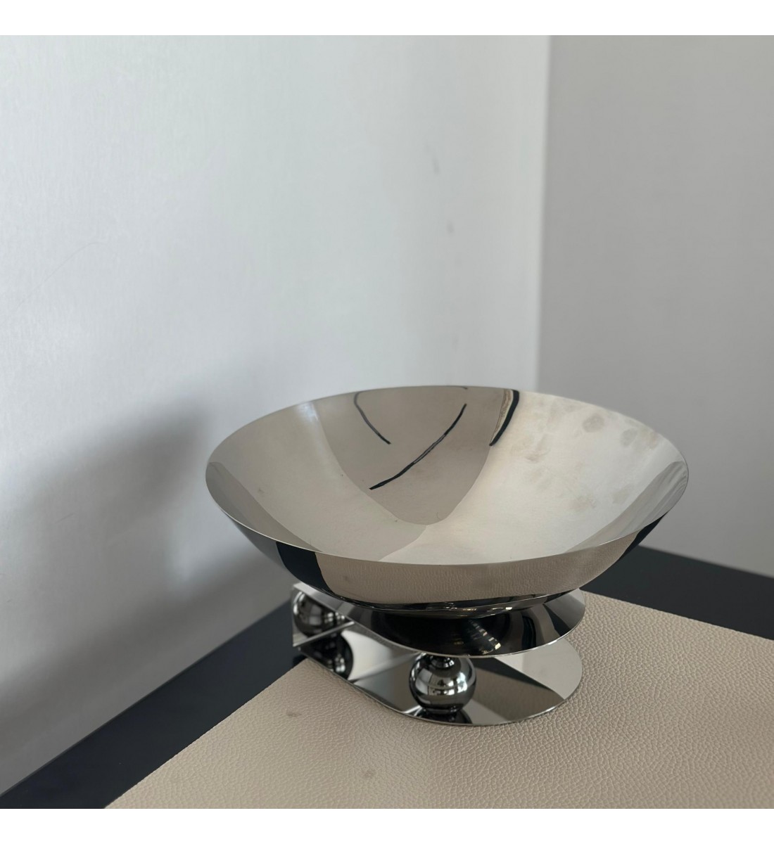 صحن تقديم معدني فاخر بتصميم فاخر  26×26×12سم 