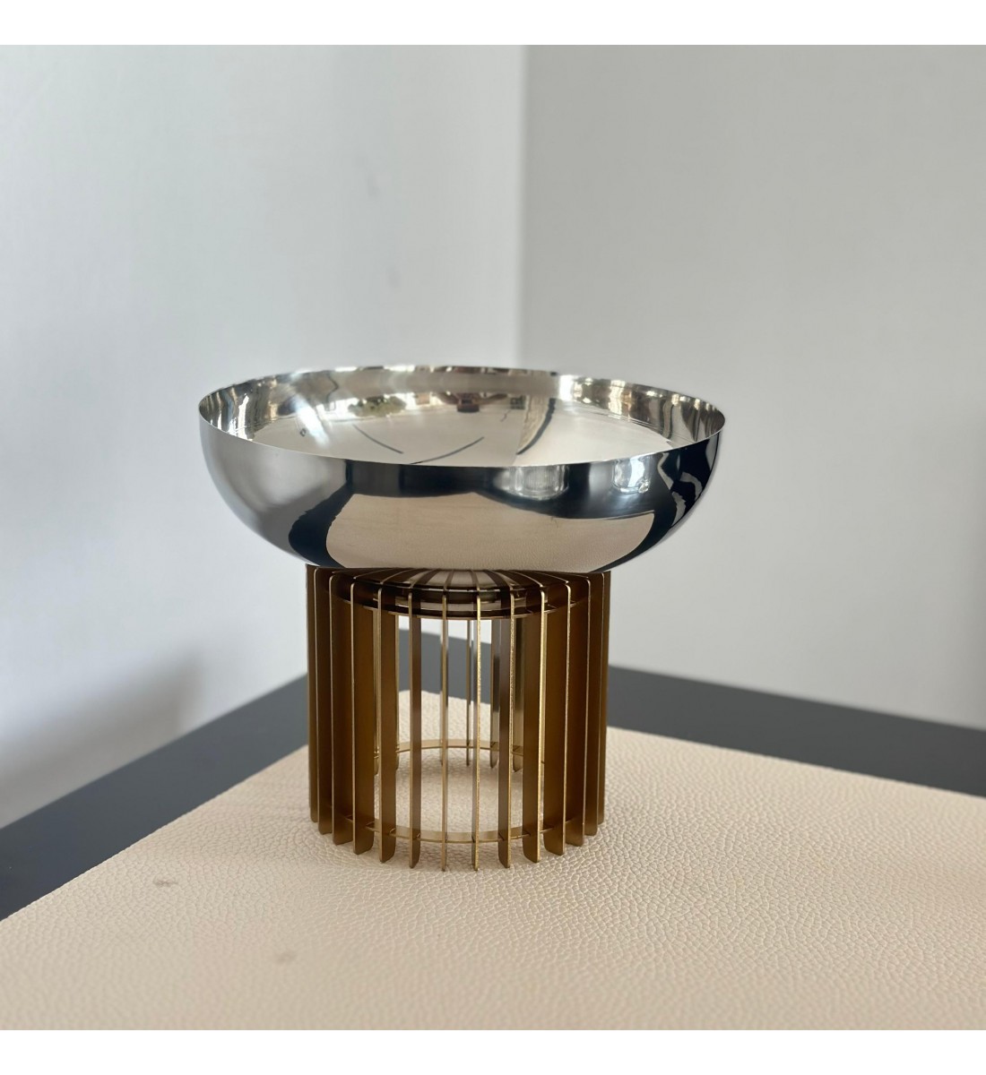 صحن تقديم معدني فاخر بتصميم فاخر 18×18×15سم 