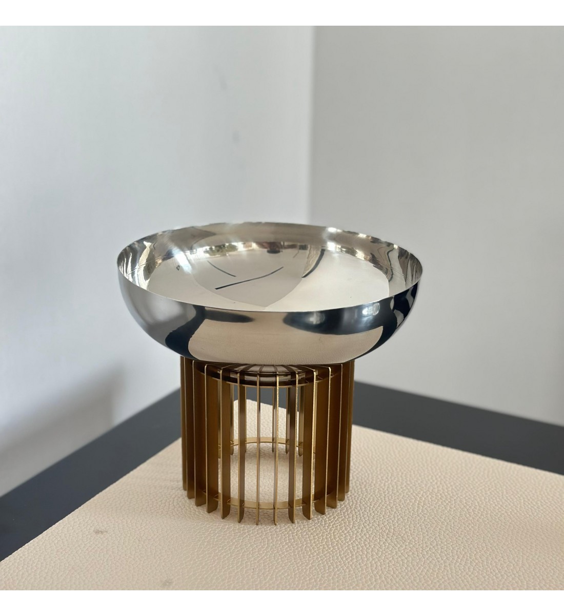 صحن تقديم معدني فاخر بتصميم فاخر 18×18×15سم 