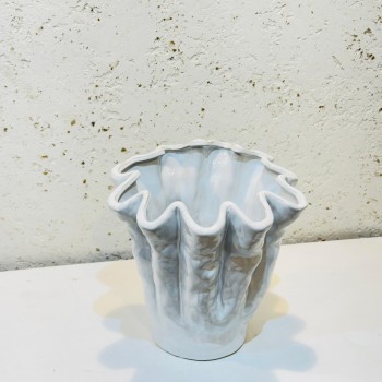 مزهرية فاخرة بتصميم عصري مميز، مصنوعة من السيراميك بجودة عالية27×27×26سم 