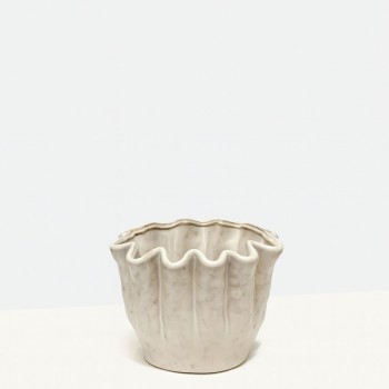 مزهرية فاخرة بتصميم عصري مميز، مصنوعة من السيراميك بجودة عالية20×23×23سم 