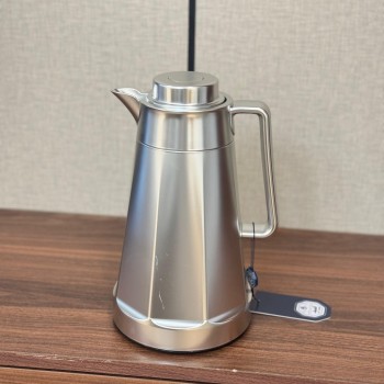 ترمس أنيق بتصميم معدني فاخر باللون الفضي اللامع1لتر 