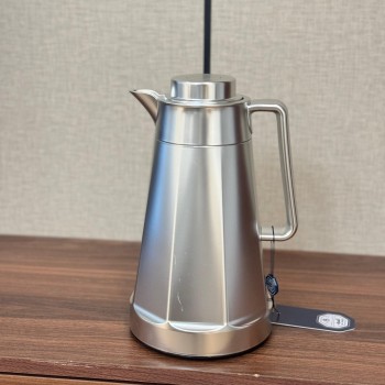 ترمس أنيق بتصميم معدني فاخر باللون الفضي اللامع1لتر 