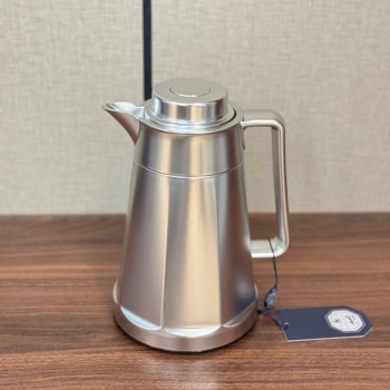 ترمس أنيق بتصميم معدني فاخر باللون الفضي اللامع0.5لتر 