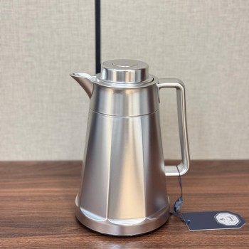 ترمس أنيق بتصميم معدني فاخر باللون الفضي اللامع0.75لتر 