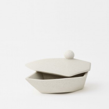 علبة ديكورية بغطاء مصنوعة من خامة حجرية فاخرة 24×8×16سم 