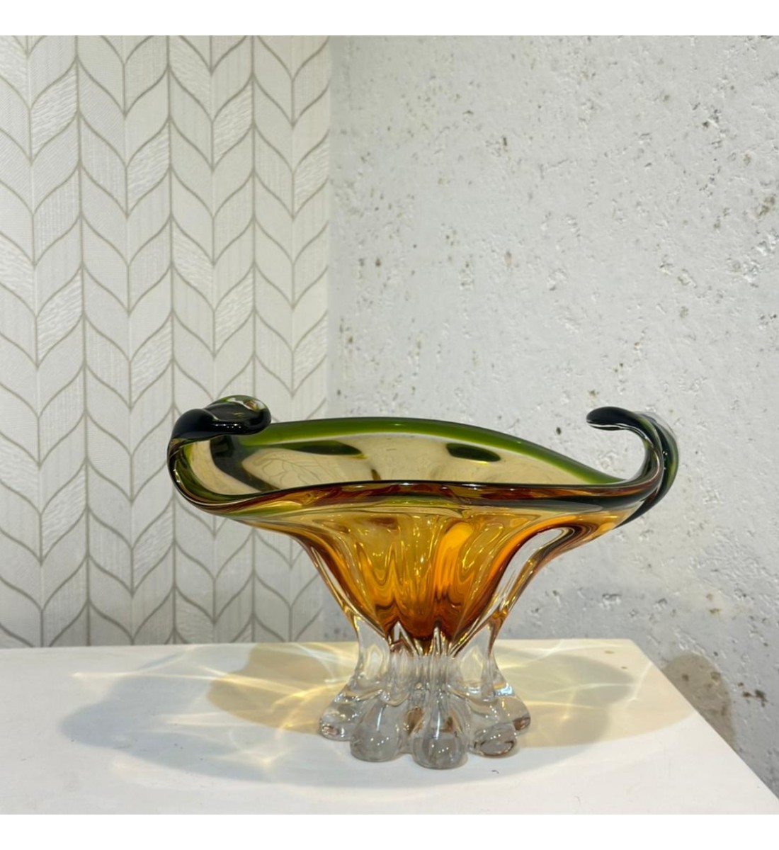 صحن تقديم زجاج مودرن بتصميم كلاسيك30×25×19سم صحن تقديم زجاج مودرن بتصميم كلاسيك30×25×19سم