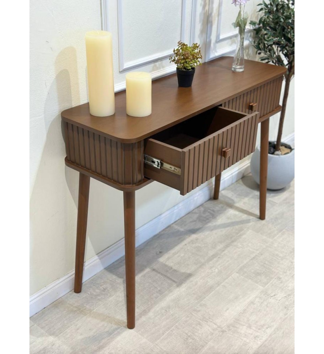 طاولة تسريحة خشب وادرج تخزين  لون بني مقاس 120*40*90 سم 