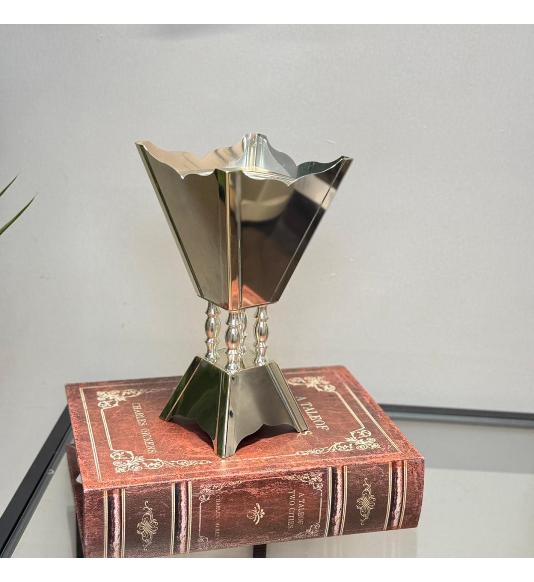 مبخره معدنية بتصميم فاخر يجمع بين اللمسات التراثيه والاناقة26×13×13سم 