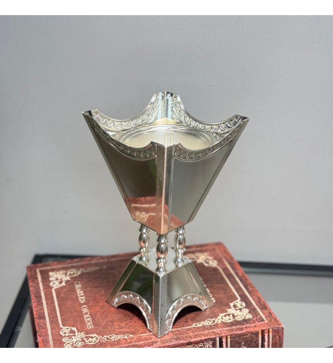 مبخره معدنية بتصميم فاخر يجمع بين اللمسات التراثيه والاناقة26×13×13سم 