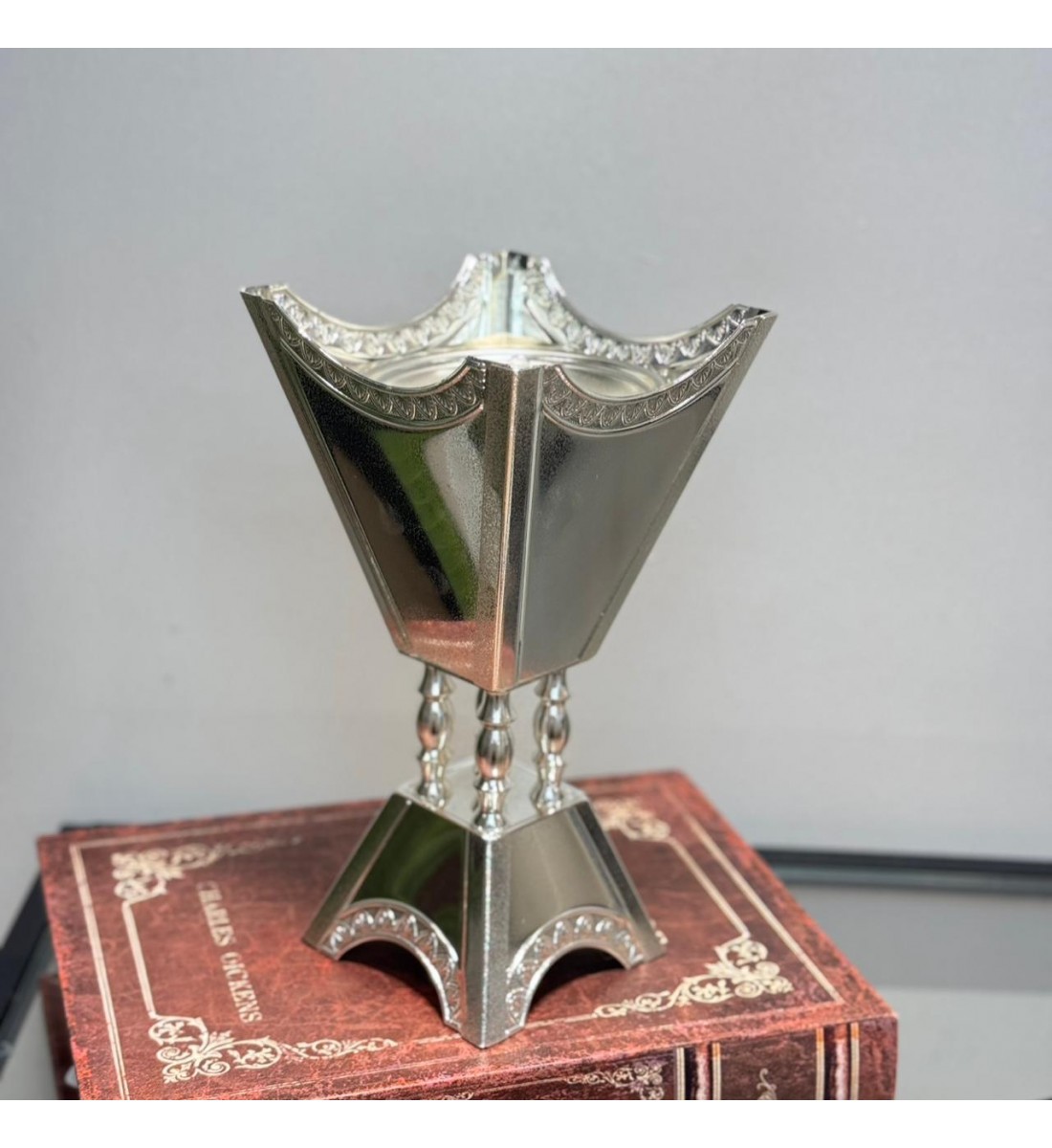 مبخره معدنية بتصميم فاخر يجمع بين اللمسات التراثيه والاناقة26×13×13سم 