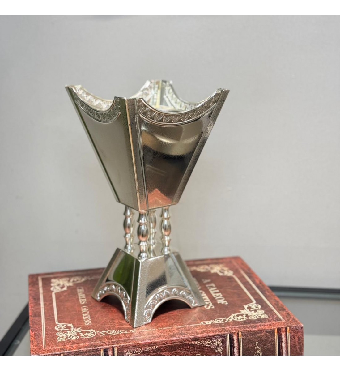 مبخره معدنية بتصميم فاخر يجمع بين اللمسات التراثيه والاناقة26×13×13سم 