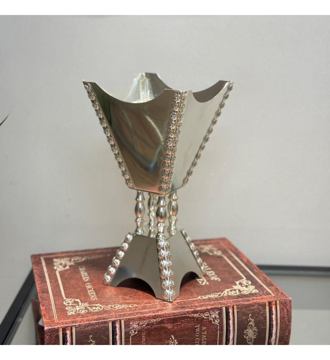 مبخره معدنية بتصميم فاخر يجمع بين اللمسات التراثيه والاناقة26×13×13سم 