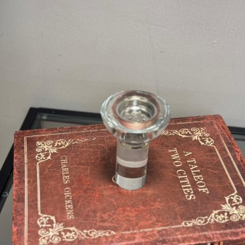 Incense burner with a modern and elegant design, made of luxurious metal and transparent materials in silver color, 11 x 7 x 7 cm