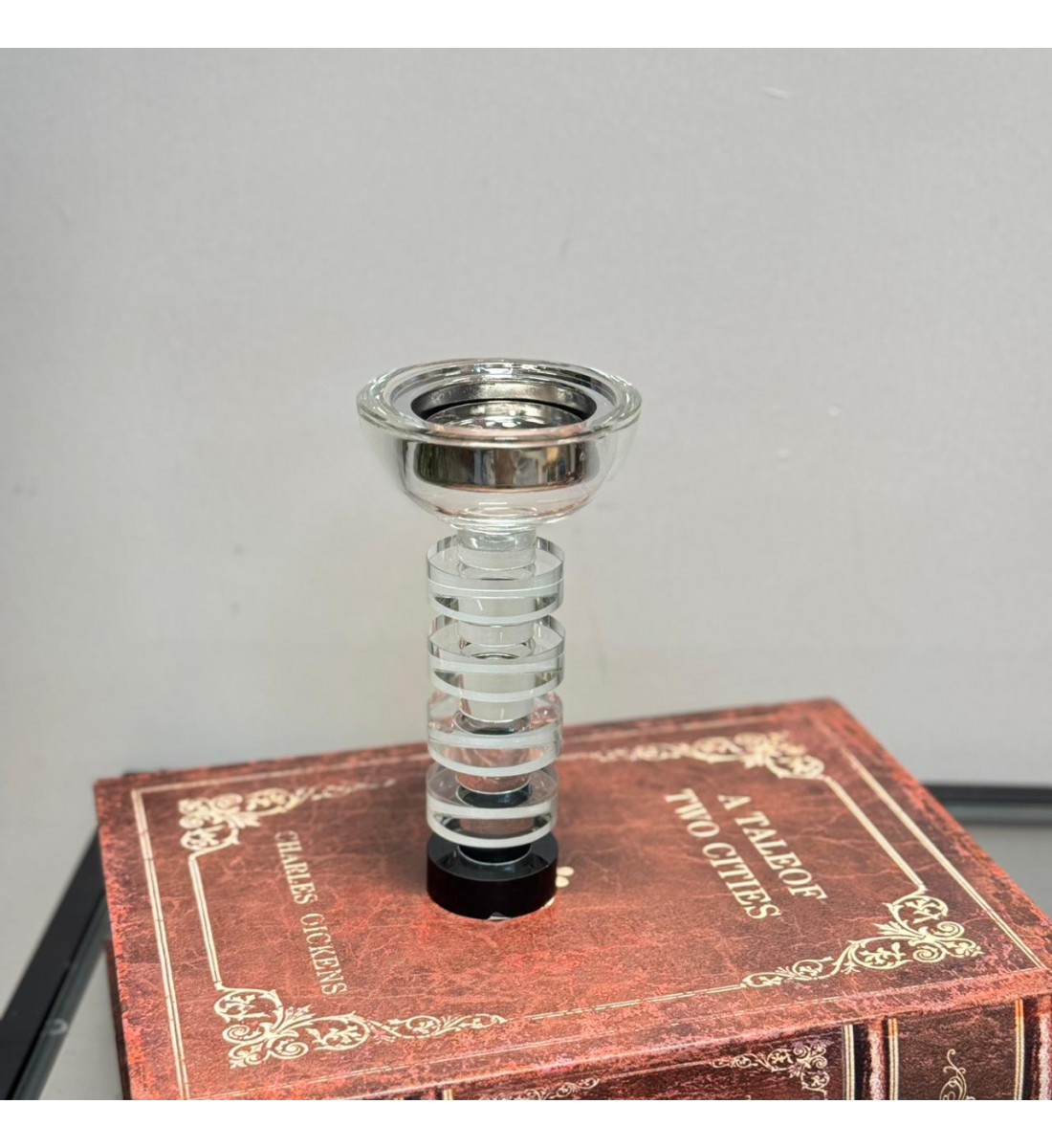 مبخرة بتصميم عصري وأنيق، مصنوع من خامات معدنية+كرستال فاخرة باللون الفضي 18×9×9سم 