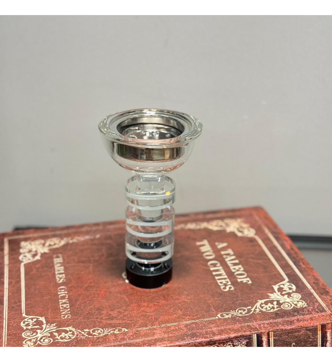 مبخرة بتصميم عصري وأنيق، مصنوع من خامات معدنية+كرستال فاخرة باللون الفضي15×8×8سم 