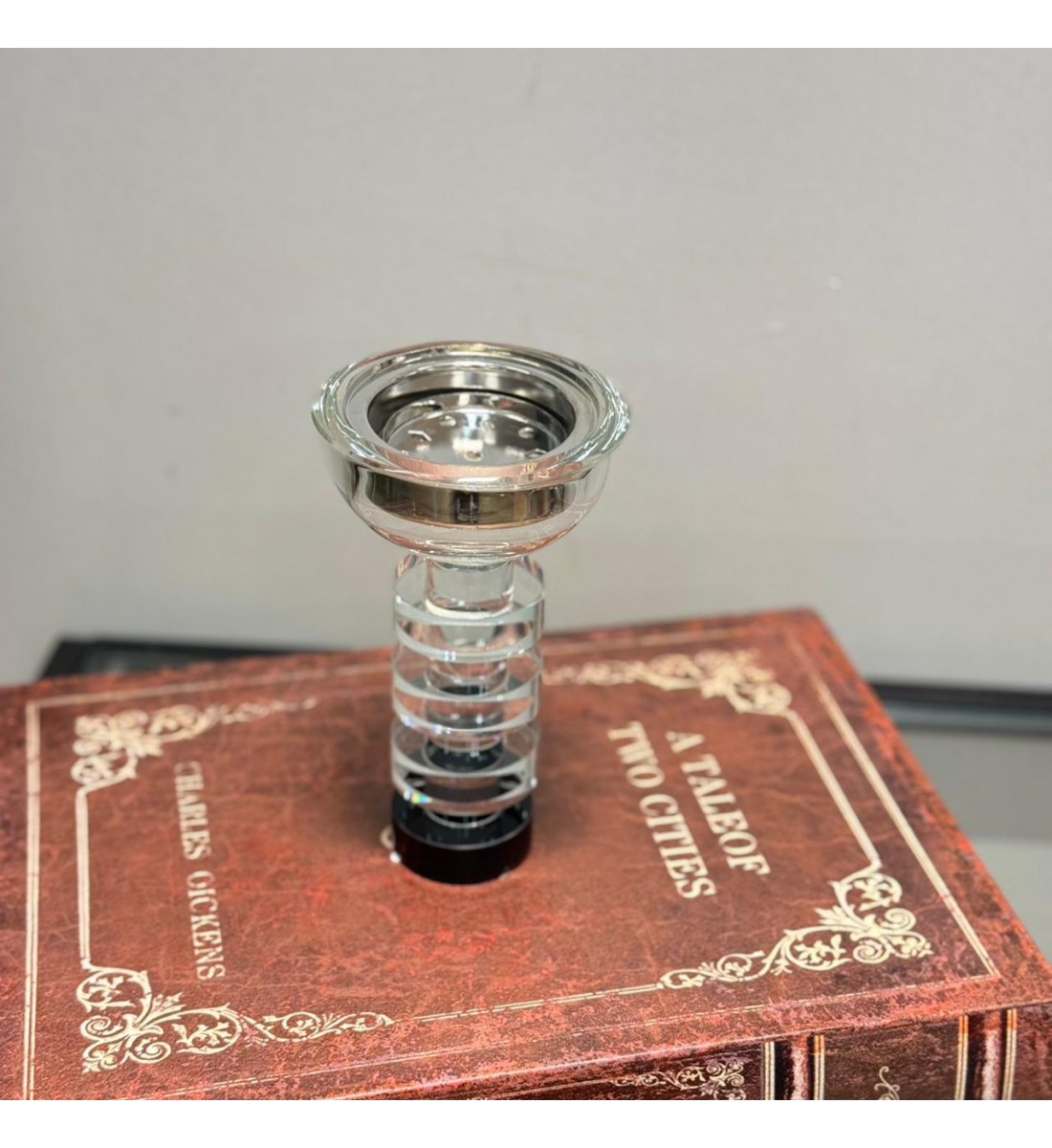 مبخرة بتصميم عصري وأنيق، مصنوع من خامات معدنية+كرستال فاخرة باللون الفضي15×8×8سم 