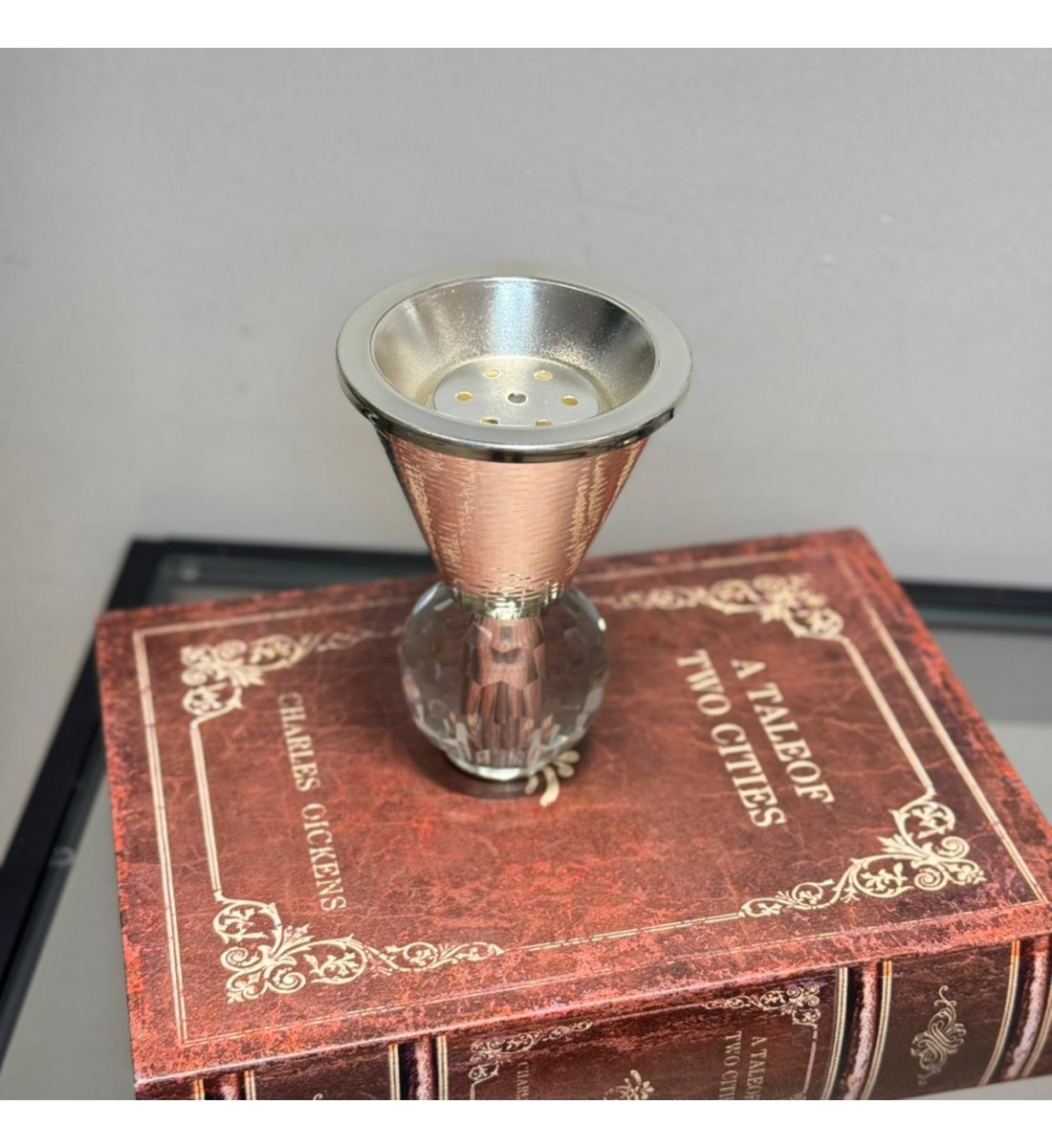 مبخرة تتميز بتصميم فاخر يجمع بين البساطة والرقي 15×10×10سم 