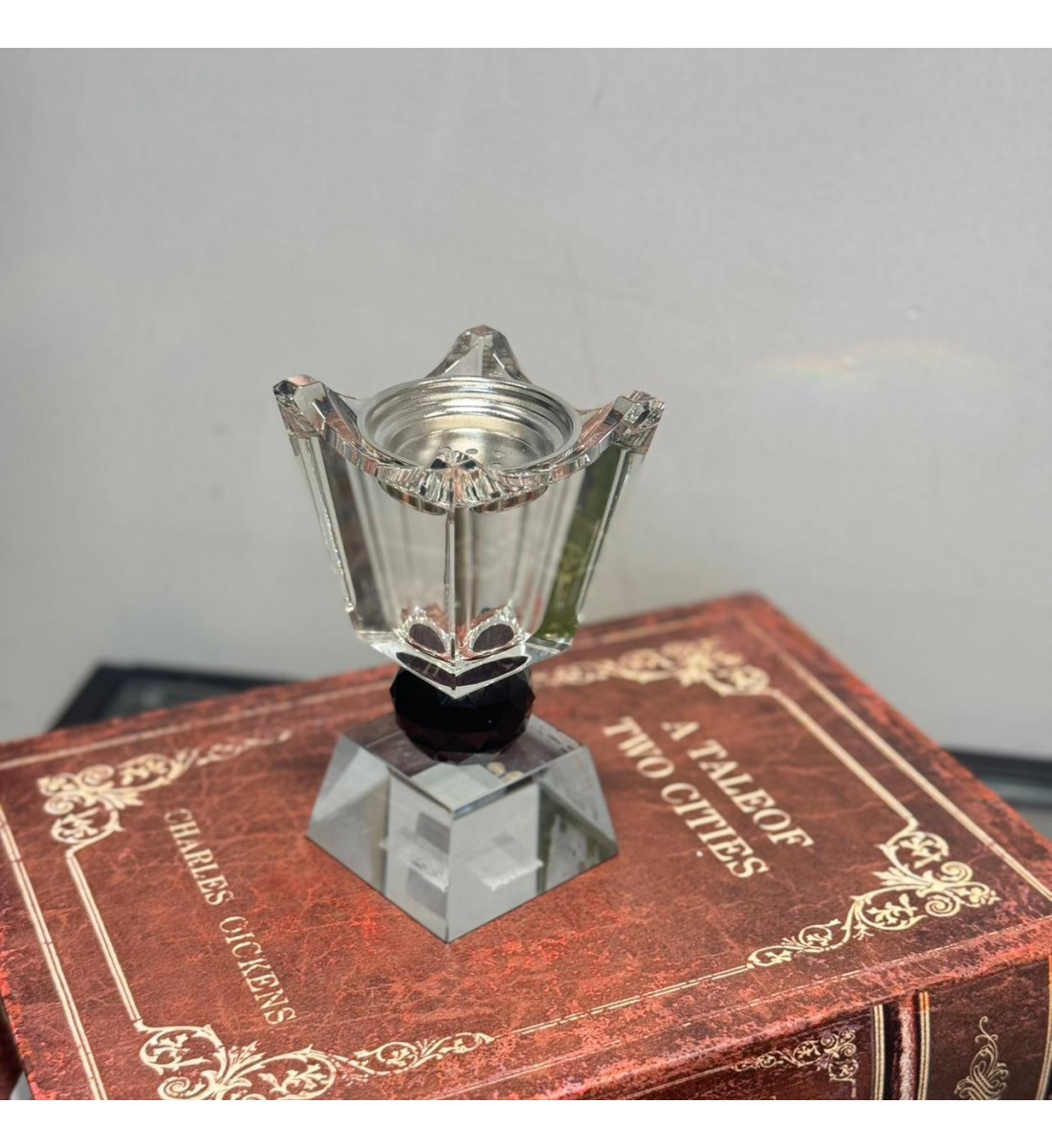 مبخرة بتصميم عصري وأنيق، مصنوع من خامات معدنية+كرستال فاخرة 15×7×7سم 