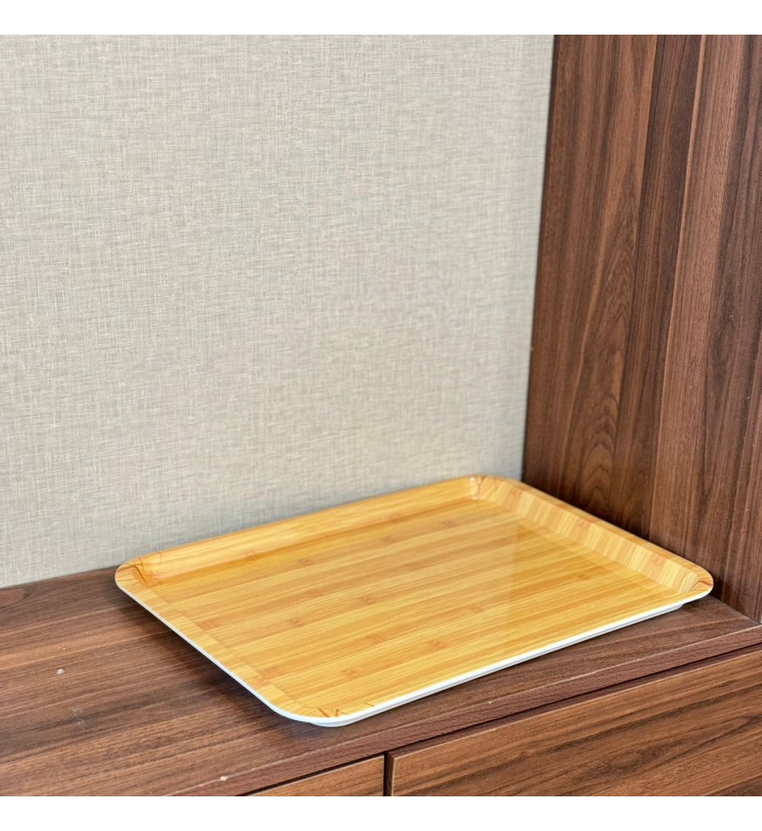 صينية تقديم أنيقة بتصميم عصري راقٍ تجمع بين البساطة والفخامة44×32×2سم