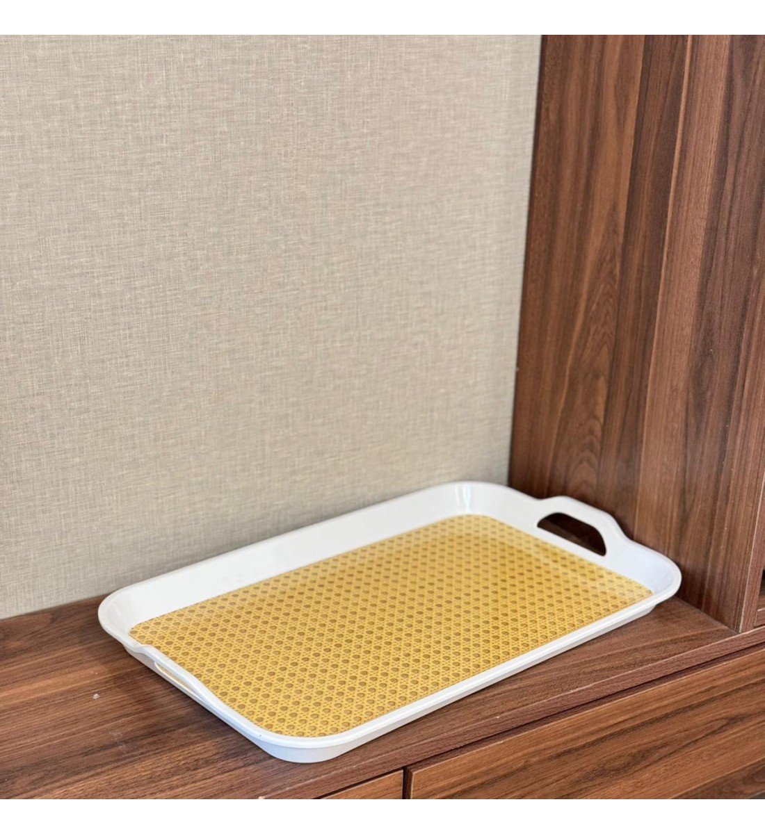 صينية تقديم أنيقة بتصميم عصري راقٍ تجمع بين البساطة والفخامة44×3×28سم 