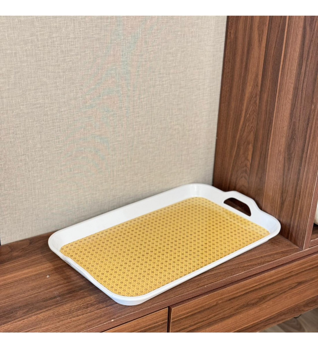 صينية تقديم أنيقة بتصميم عصري راقٍ تجمع بين البساطة والفخامة44×3×28سم 