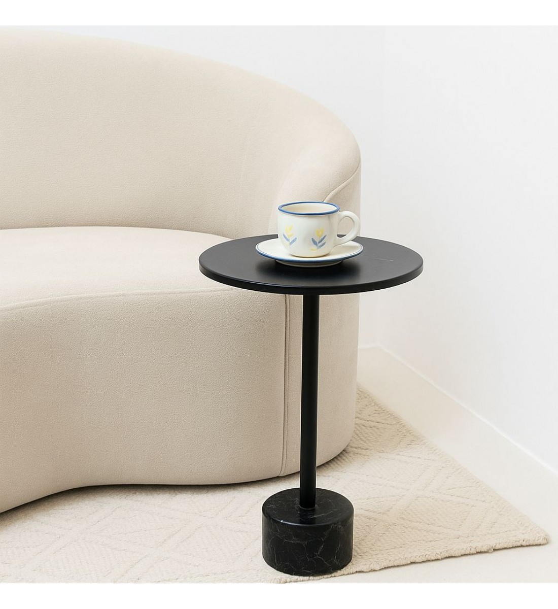 طاولة فاخرة بتصميم عصري أنيق 33×33×57سم طاولة فاخرة بتصميم عصري أنيق 33×33×57سم