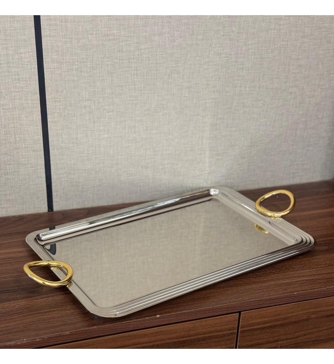 مصنوعة من الستانلس ستيل عالي الجودة بلمسة براقة تضيف لمسة43×28×2سم مصنوعة من الستانلس ستيل عالي الجودة بلمسة براقة تضيف لمسة43×28×2سم