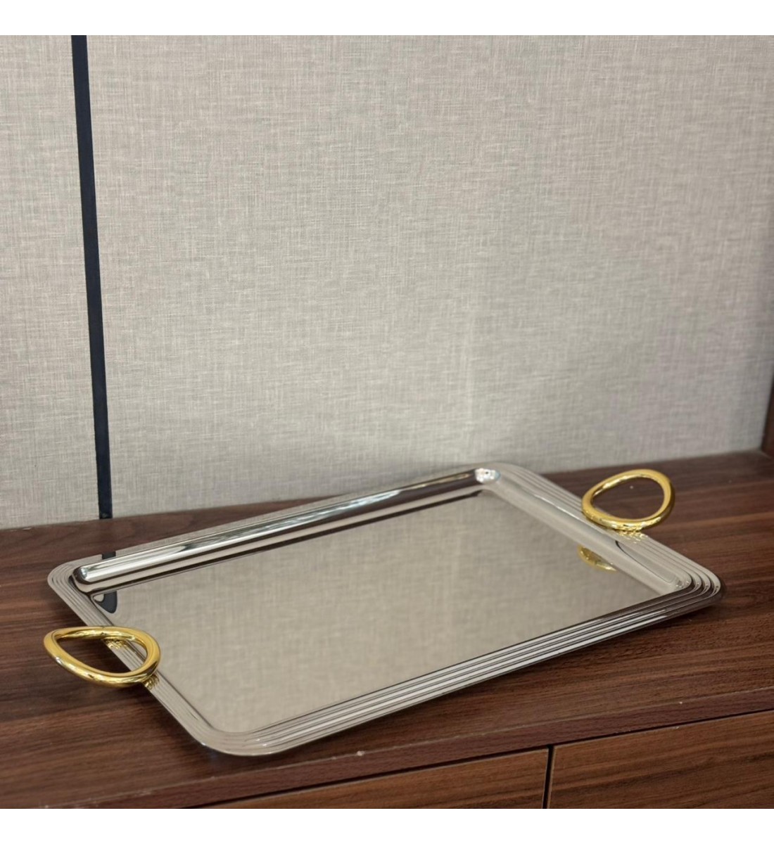 مصنوعة من الستانلس ستيل عالي الجودة بلمسة براقة تضيف لمسة43×28×2سم مصنوعة من الستانلس ستيل عالي الجودة بلمسة براقة تضيف لمسة43×28×2سم