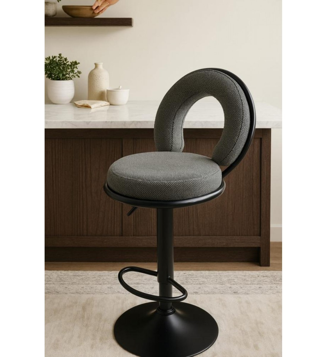 كرسي بار قاعدة حديد  ملبس بأجود انواع الاقمشة من نوع الكتان