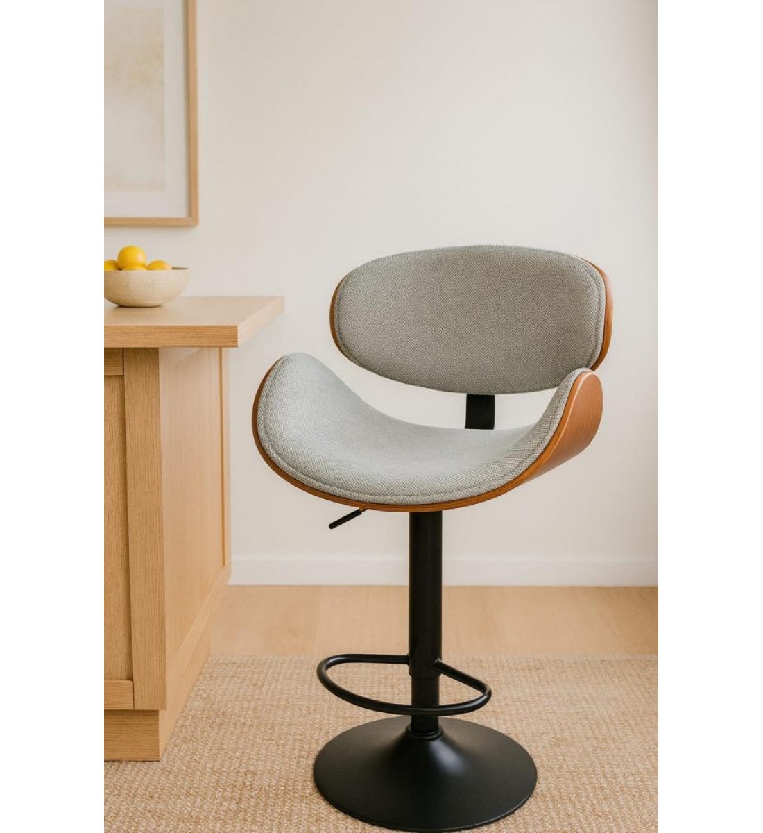 كرسي بار قاعدة الكرسي مع الضهر مصنوعة من الخشب الطبيعي  وملبسة بقماش كتان نوع فاخر