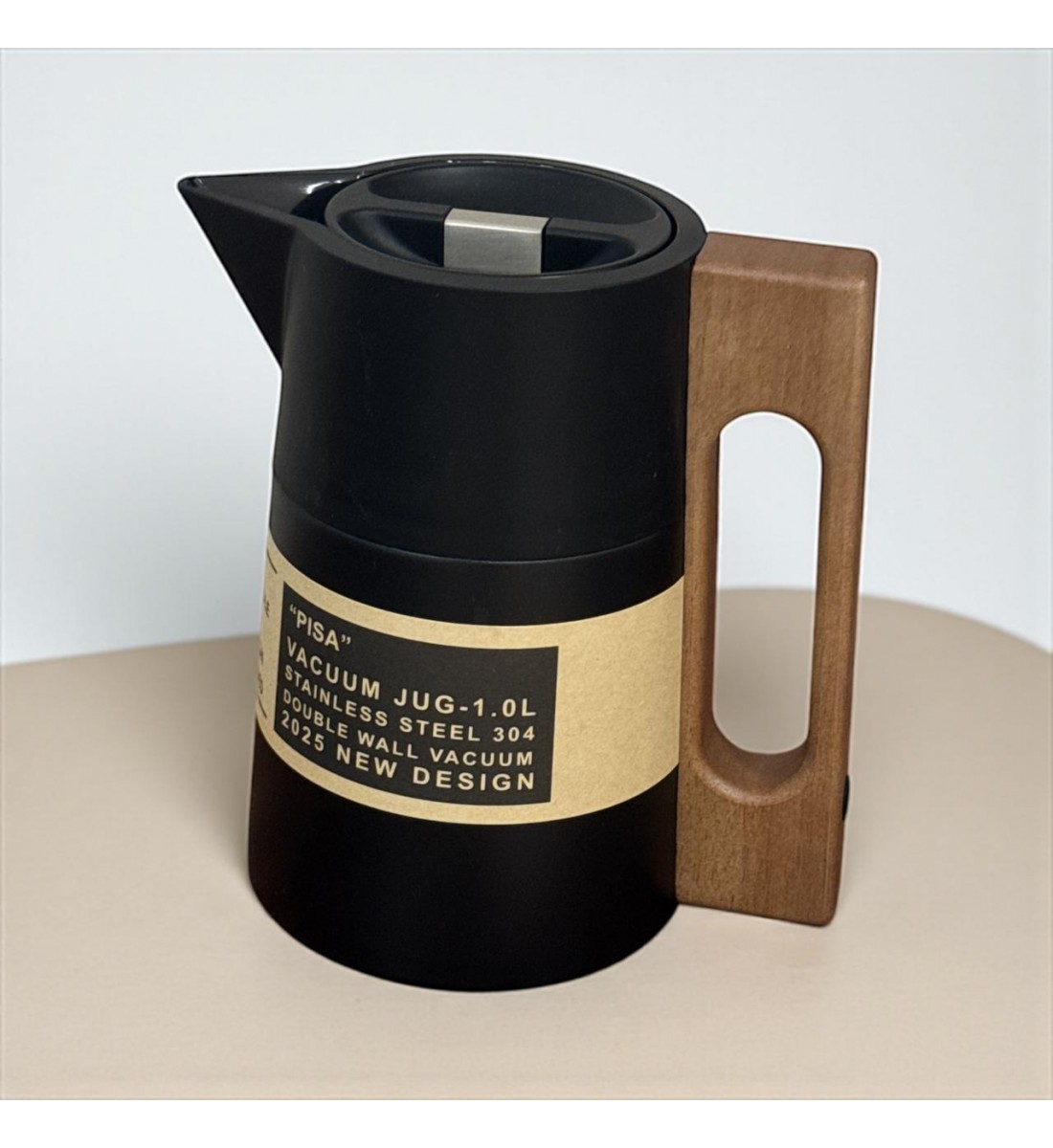 ترمس فاخر بلون اسود أنيق مزوّد بمقبض بتصميم 1لتر ترمس فاخر بلون اسود أنيق مزوّد بمقبض بتصميم 1لتر