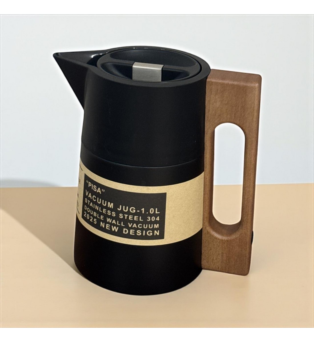 ترمس فاخر بلون اسود أنيق مزوّد بمقبض بتصميم 1لتر ترمس فاخر بلون اسود أنيق مزوّد بمقبض بتصميم 1لتر