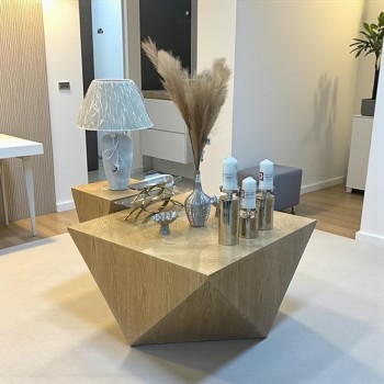 طقم طاولات 2قطع تصميم عصري فاخر بتفاصيل هندسية أنيقة تجمع بين البساطة والجرأة في الشكل.(منتج تفصيل)