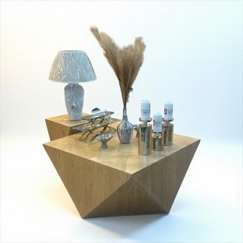 طقم طاولات 2قطع تصميم عصري فاخر بتفاصيل هندسية أنيقة تجمع بين البساطة والجرأة في الشكل.(منتج تفصيل)